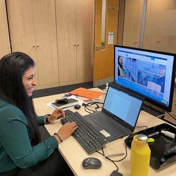 ILG employee working on laptop while analysing the ILG website